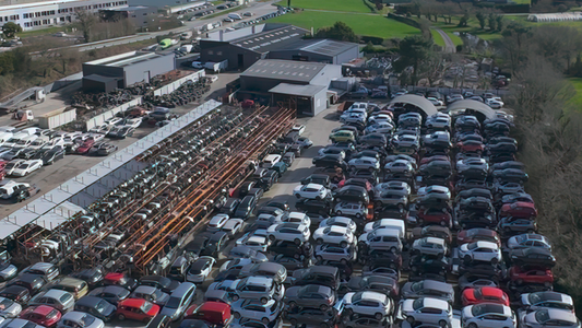 Économie circulaire dans l'automobile : l'essor des pièces automobile d'occasion dans les centres VHU