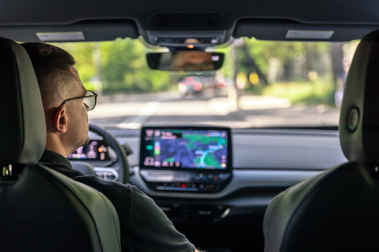 Vers l'avenir de la conduite : explorer les avantages et défis des voitures autonomes