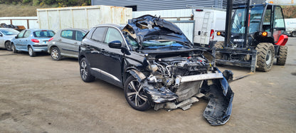 PEUGEOT 3008 - 1.2 PURETECH - ESSENCE - VHU 2025 0795