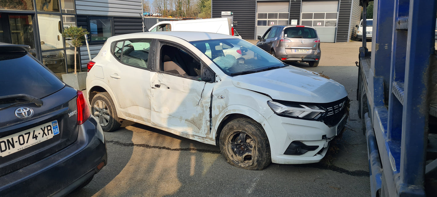DACIA SANDERO - TCE 90 - ESSENCE - VHU 2025 0802