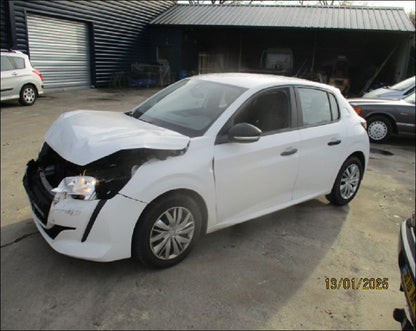 PEUGEOT - 208 - 1.2 PTEC - ESSENCE - VHU 2024 3884