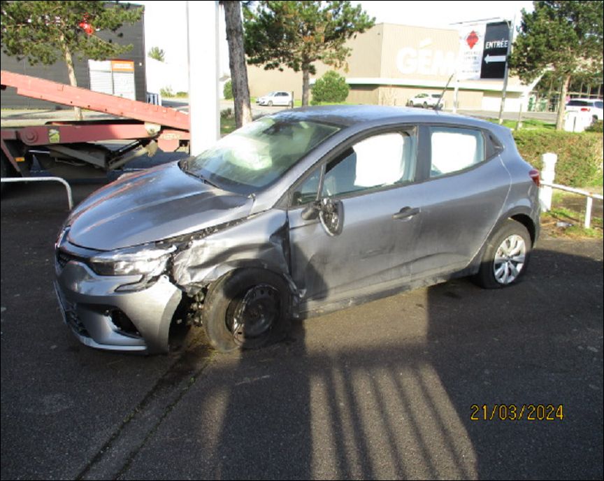 RENAULT CLIO - 1.0 Sce - 65 Authentic - ESSENCE - VHU 2024 0913