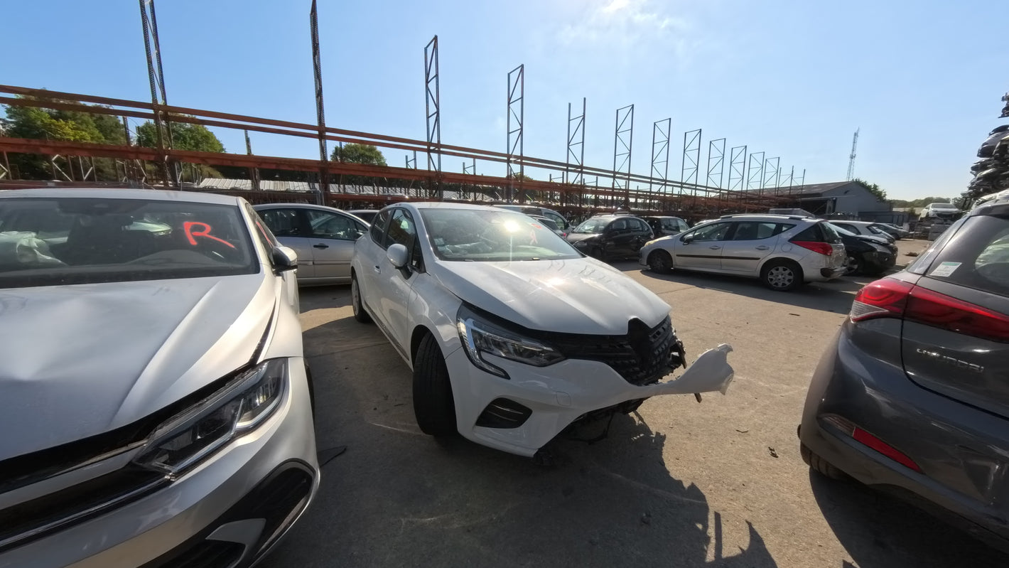 RENAULT CLIO V - 1.0 TCE 100 BUSINESS - ESSENCE - VHU 2025 1077