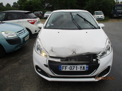 PEUGEOT 208 - 1.2 PURETECH - ESSENCE - VHU 2025 1622